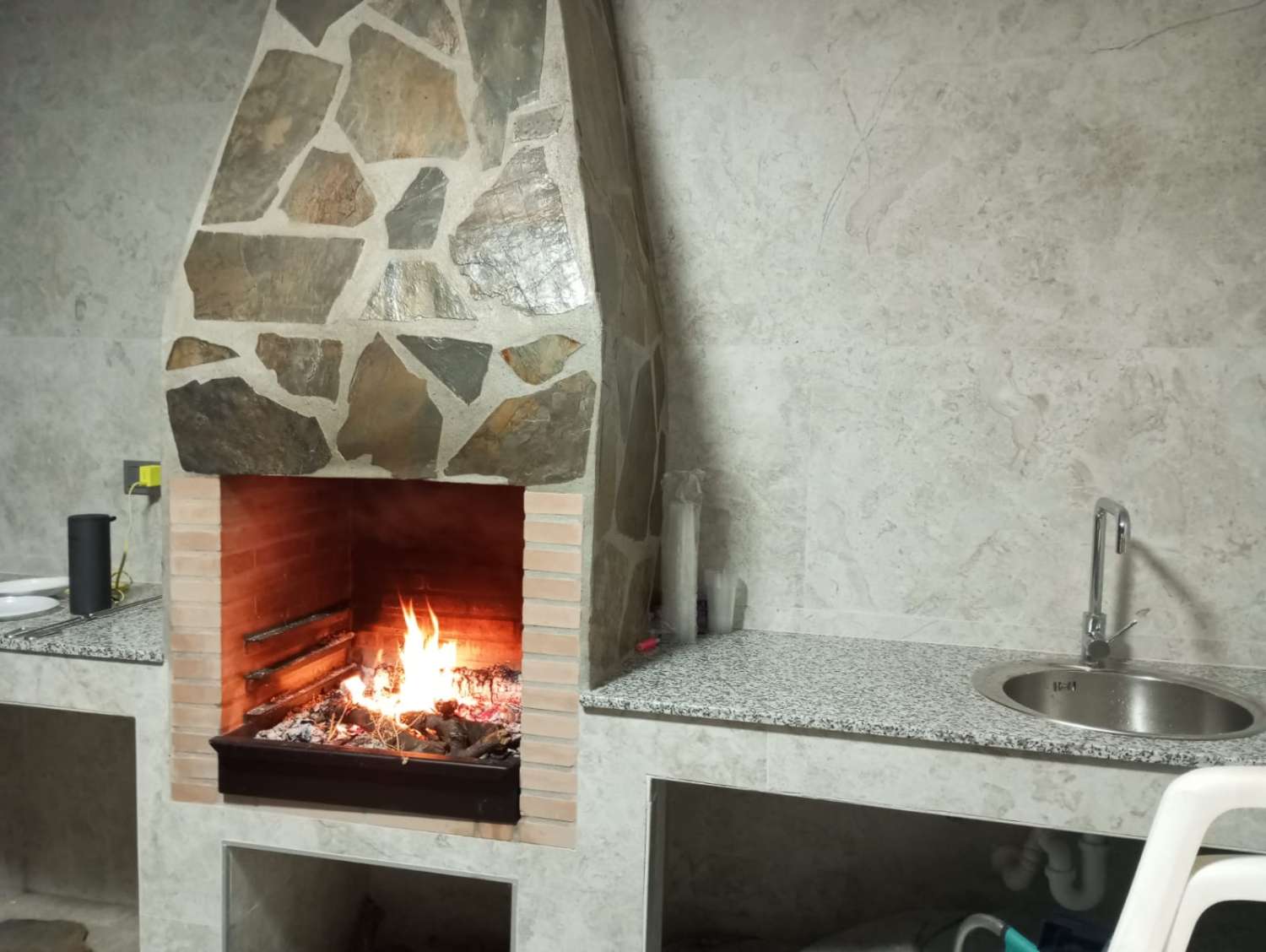 Vivienda moderna en Torrox campo con lujos con piscina y zona de esparcimiento.