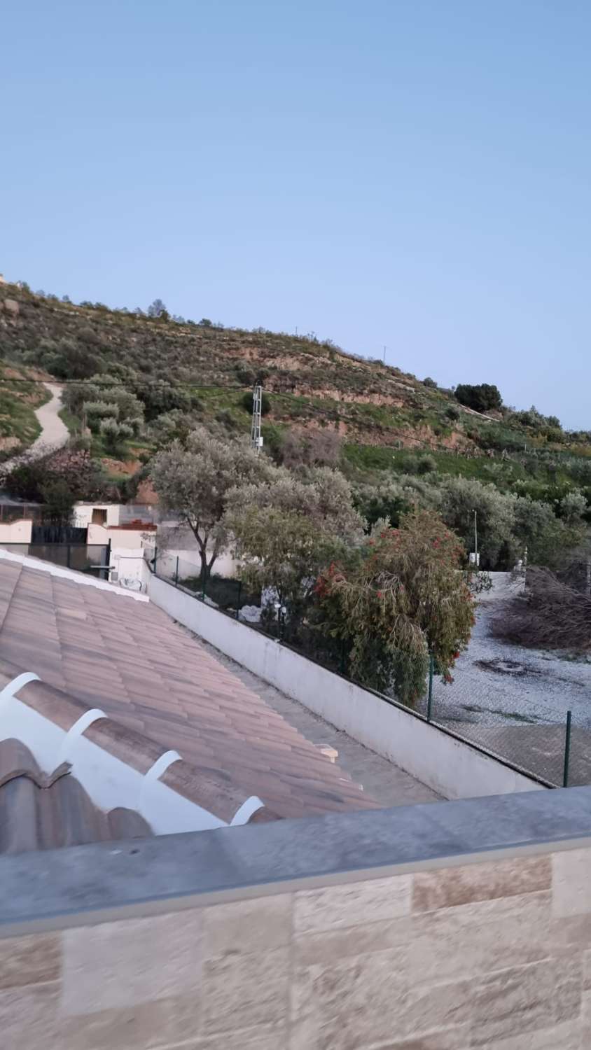 Vivienda moderna en Torrox campo con lujos con piscina y zona de esparcimiento.