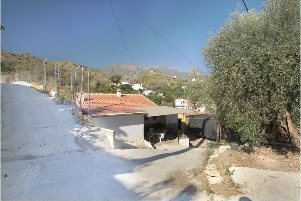 VIVIENDA EN CANILLA DE ACEITUNO, BARRIADA DE RIO BERMEZA