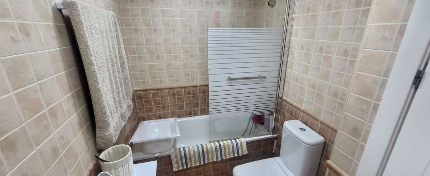 QUATTRO CAMERE DA LETTO 3 BAGNI, WC e piscina.