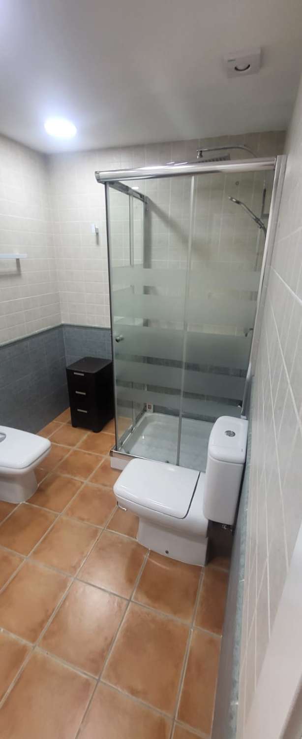 QUATTRO CAMERE DA LETTO 3 BAGNI, WC e piscina.