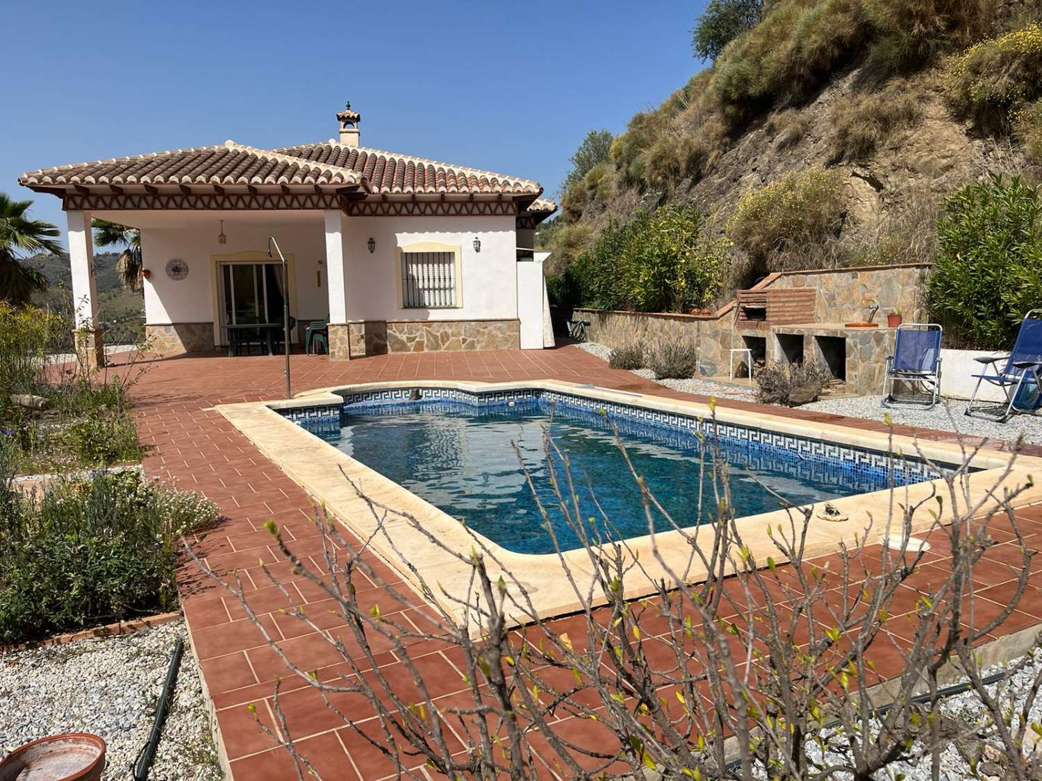 Schöne komfortable Villa, 3 Schlafzimmer, 2 Badezimmer, Pool (MonteAlegre), km 12